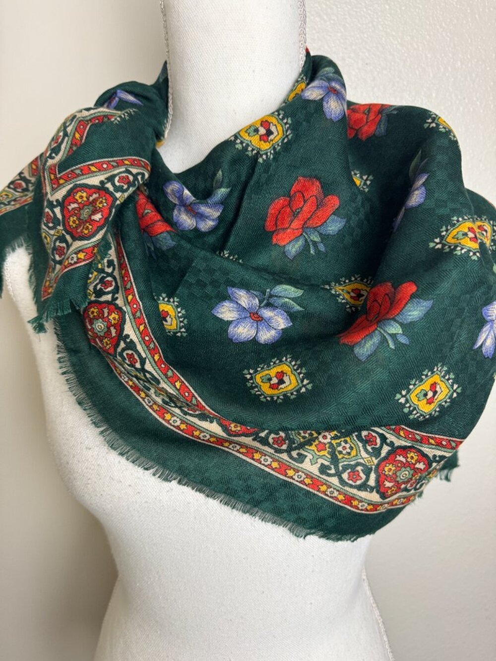 Vintage-Inspired Floral Scarf – Dark Green, Red & Blue – Soft Lightweight